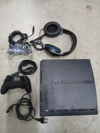 PlayStation 3 con 2 controller e cuffie