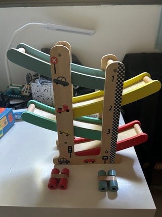 Circuito de coches de madera