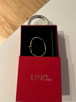 Pulsera Uno de 50 Dorada con Caja