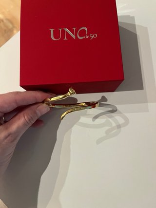 Pulsera Uno de 50 Dorada con Caja