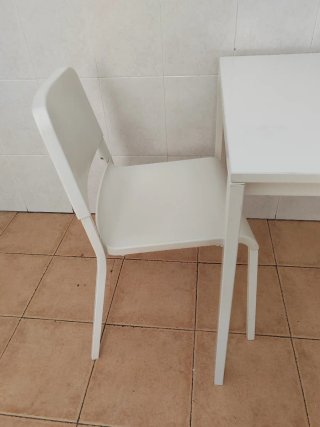 Mesa y 2 sillas cocina blanca