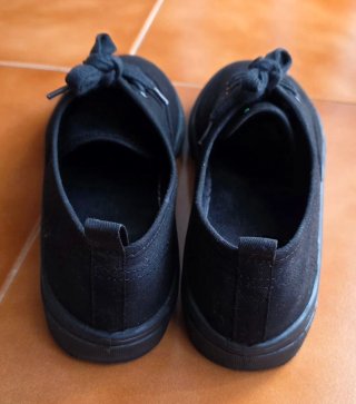 Zapatillas negras de lona. Talla 40. H&M