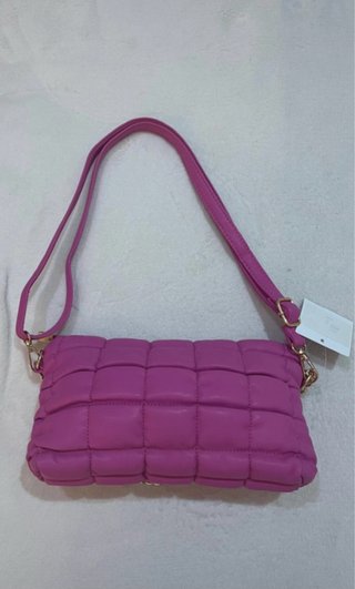 Bolso rosa acolchado con cadena nuevo con etiqueta