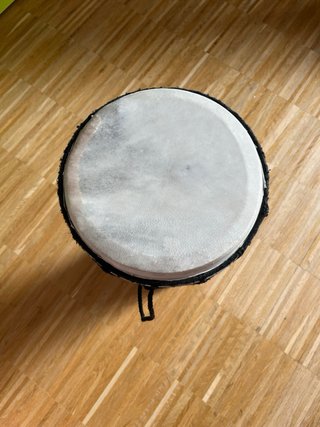 Bombo de madera casi nuevo