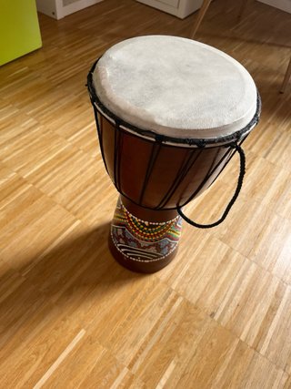 Bombo de madera casi nuevo