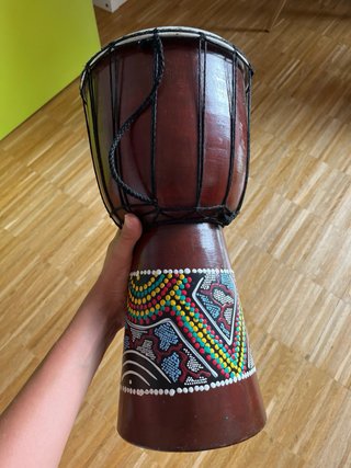 Bombo de madera casi nuevo