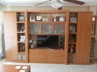 Mueble de salón madera y cristal