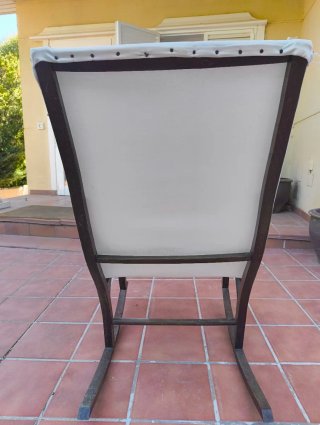 Mecedora de tela y madera