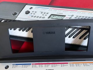 Teclado Yamaha YPT-260 + Atril