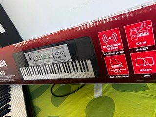 Teclado Yamaha YPT-260 + Atril