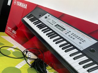 Teclado Yamaha YPT-260 + Atril