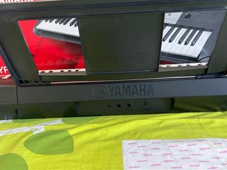 Teclado Yamaha YPT-260 + Atril