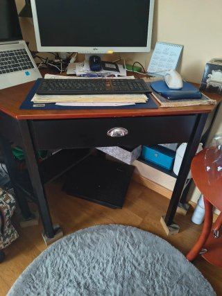 Mesa de estudio para esquina perfecto estado