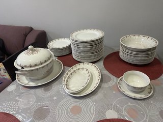 Vajilla Royal China