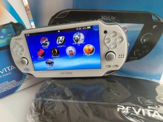 Sony PS Vita OLED Blanca cómo Nuevo.