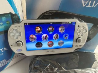Sony PS Vita OLED Blanca cómo Nuevo.