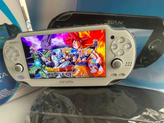 Sony PS Vita OLED Blanca cómo Nuevo.