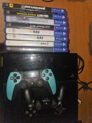 Consola PS4 + 2 Mandos + 8 Juegos
