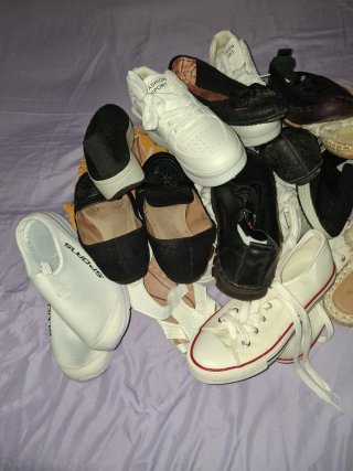 Lote Zapatos Deportivos y Sandalias