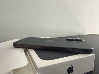 Iphone 17 negro 256gb bateria 100%. Versión eSIM