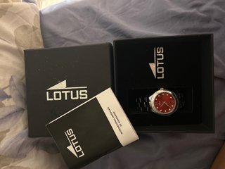 Reloj Lotus Rojo y Plateado
