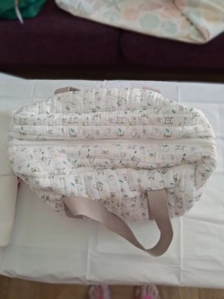 Bolsa pañalera con cambiador y porta pañales