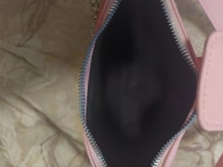 Bolso juvenil rosa con cadenas y estrellas
