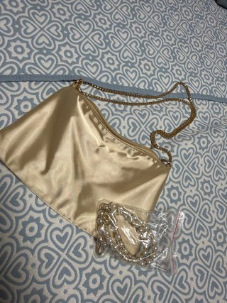 Bolso de fiesta dorado con cadena