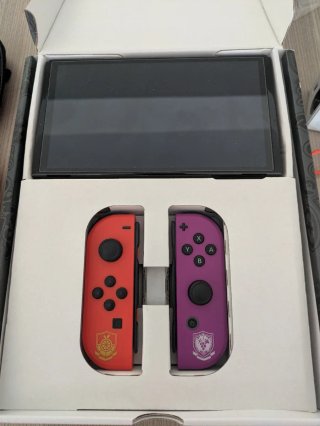 Nintendo Switch OLED Edición Pokémon + Juego
