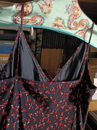 Abito midi floreale nero e rosso firmato