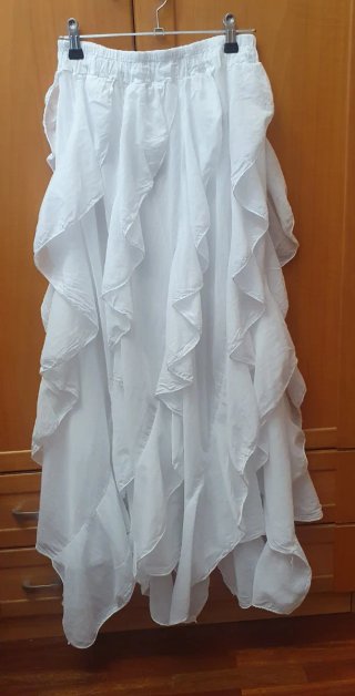 Falda larga blanca volantes