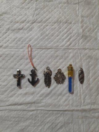 Colgantes, Pulseras y Amuletos