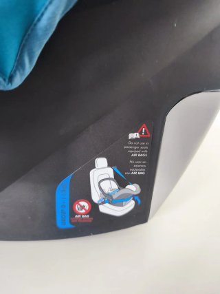 Silla de coche para bebé azul y negra