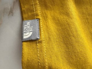 T-shirt The North Face senape