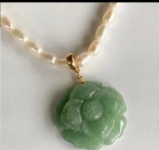 Ciondolo Giada e Oro 10k Fiore
