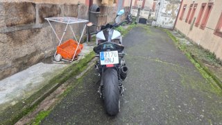 Kawasaki Z800 Naked Blanca y Negra