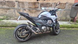 Kawasaki Z800 Naked Blanca y Negra