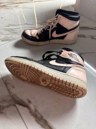 Air Jordan 1 Retro High OG Crimson Tint
