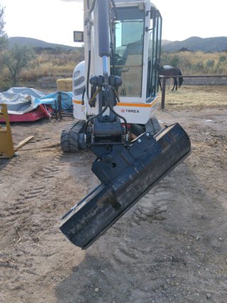 Cazo oscilante para miniexcavadoras