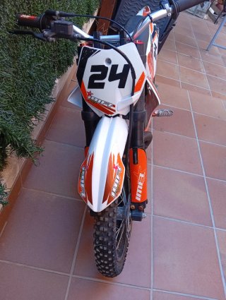 Moto infantil cross naranja y blanca