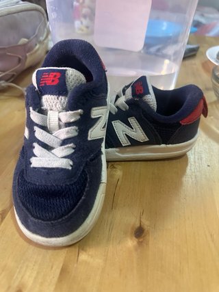Zapatillas Adidas niño negras y blancas -talla 23