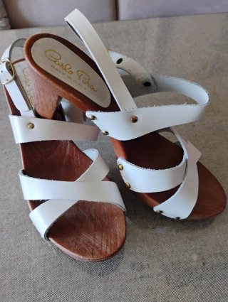 Sandalias firma italiana de madera piel talla 38