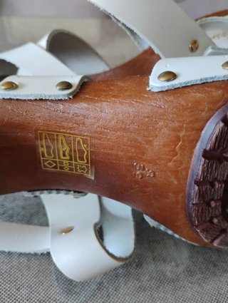 Sandalias firma italiana de madera piel talla 38