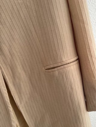 Americana Beige . Detalles botones