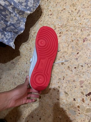 Nike Air Force 1 Blancas y Rojas