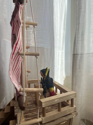 Barco Pirata de Madera con Pirata
