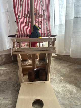 Barco Pirata de Madera con Pirata