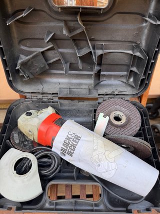 Radial Black&Decker con maletín y discos