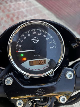 Moto Harley Street Road 750. 2017