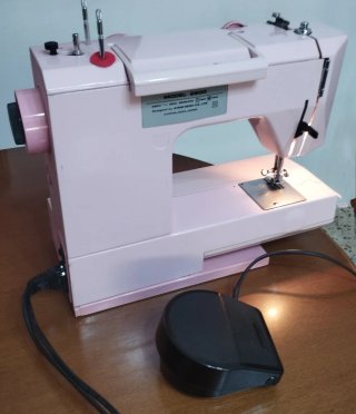Máquina de coser Singer Toyota.